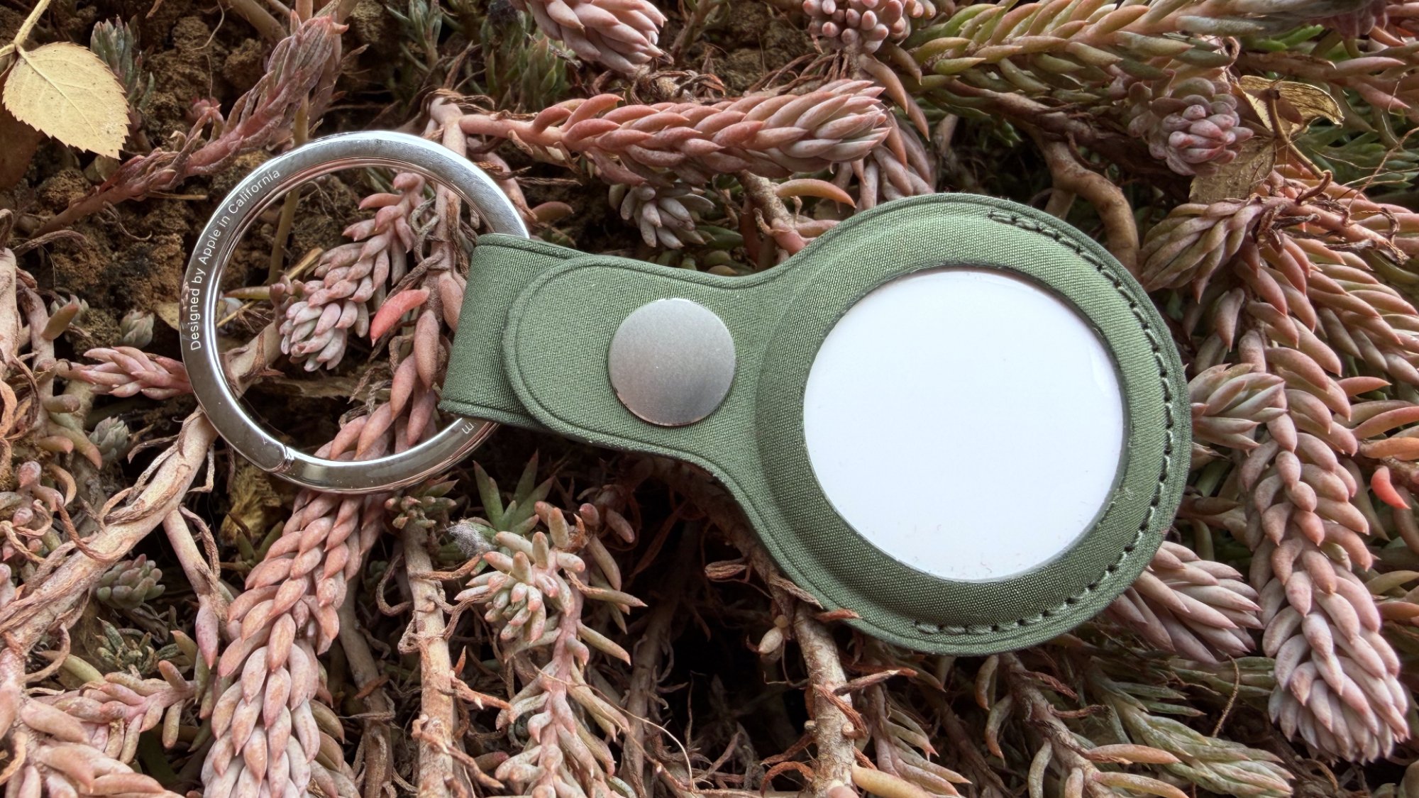 apple airtag in fine woven keychain