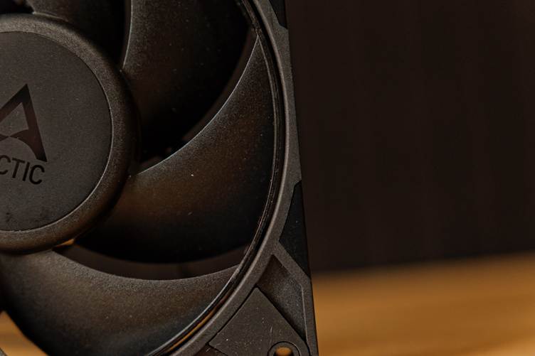 PC Fan Faceoff: Arctic P12 Pro vs Noctua NF-A12x25 G2