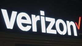 Verizon starts requiring 365 days of paid service before it will unlock phones