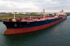 Photo oil tanker