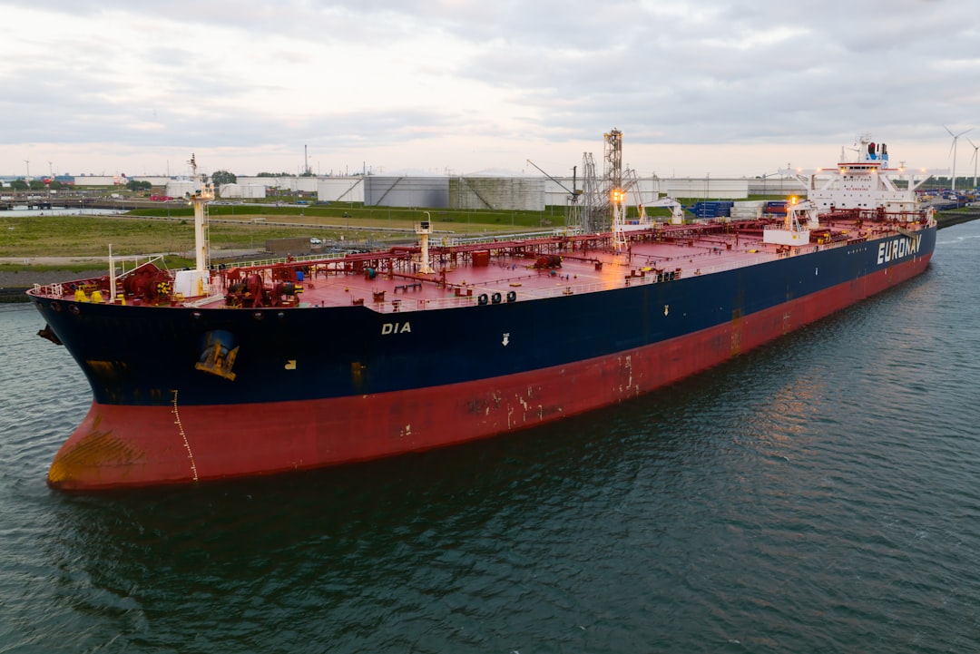 Photo oil tanker