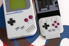 8BitDo’s FlipPad is the most pocketable way to turn your phone into a Game Boy