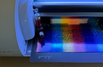 Cricut Explore 5 vs. Siser Romeo: Choosing the Right Smart Cutting Machine (2026)