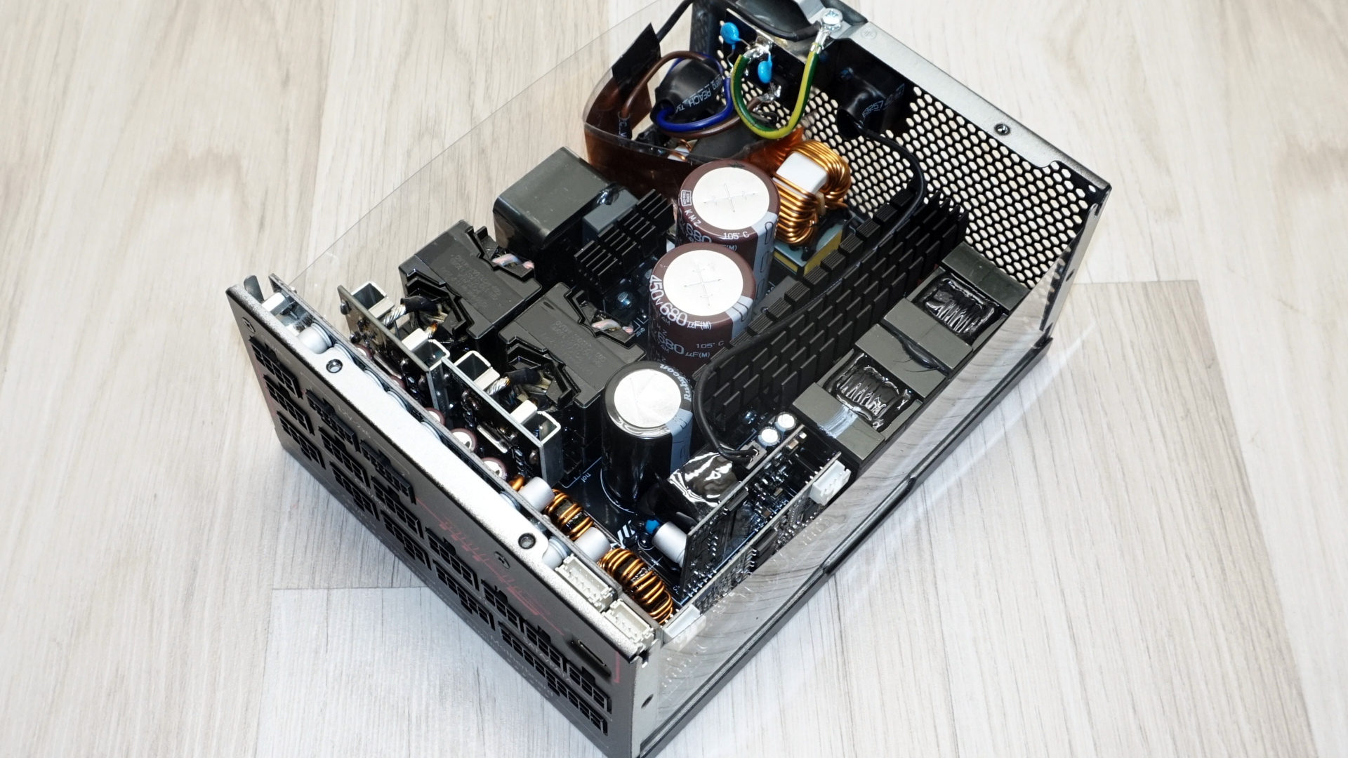 MSI MPG Ai1600TS PCIE5 PSU