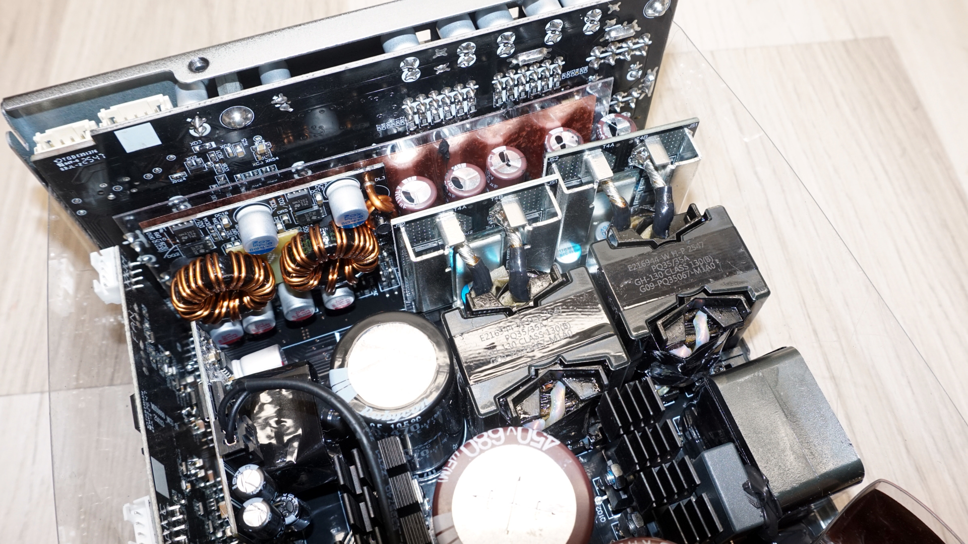 MSI MPG Ai1600TS PCIE5 PSU