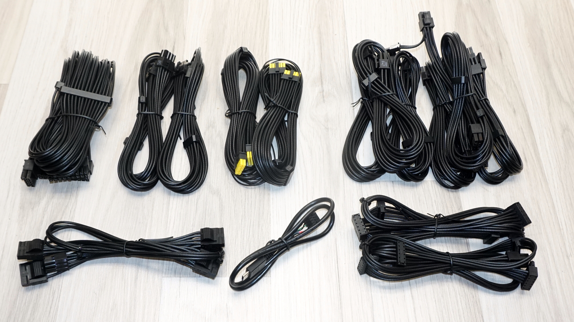 MSI MPG Ai1600TS PCIE5 PSU