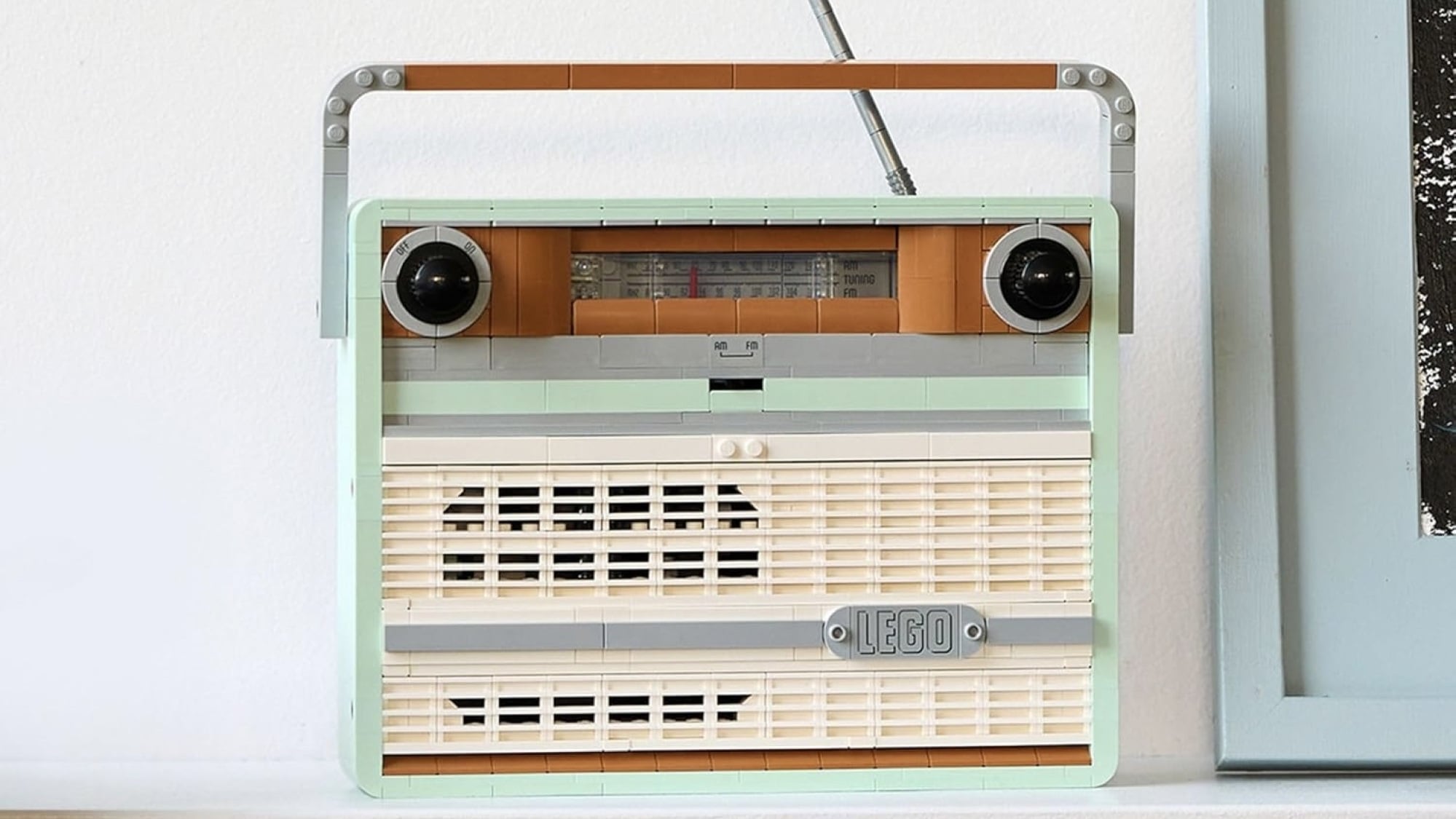 lego icons retro radio on a mantle