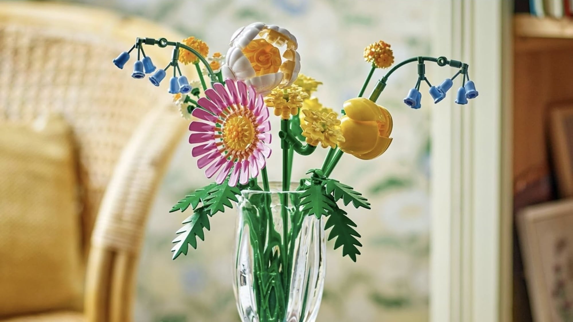 Lego Botanicals Petite Sunny Bouquet Flower Set in vase