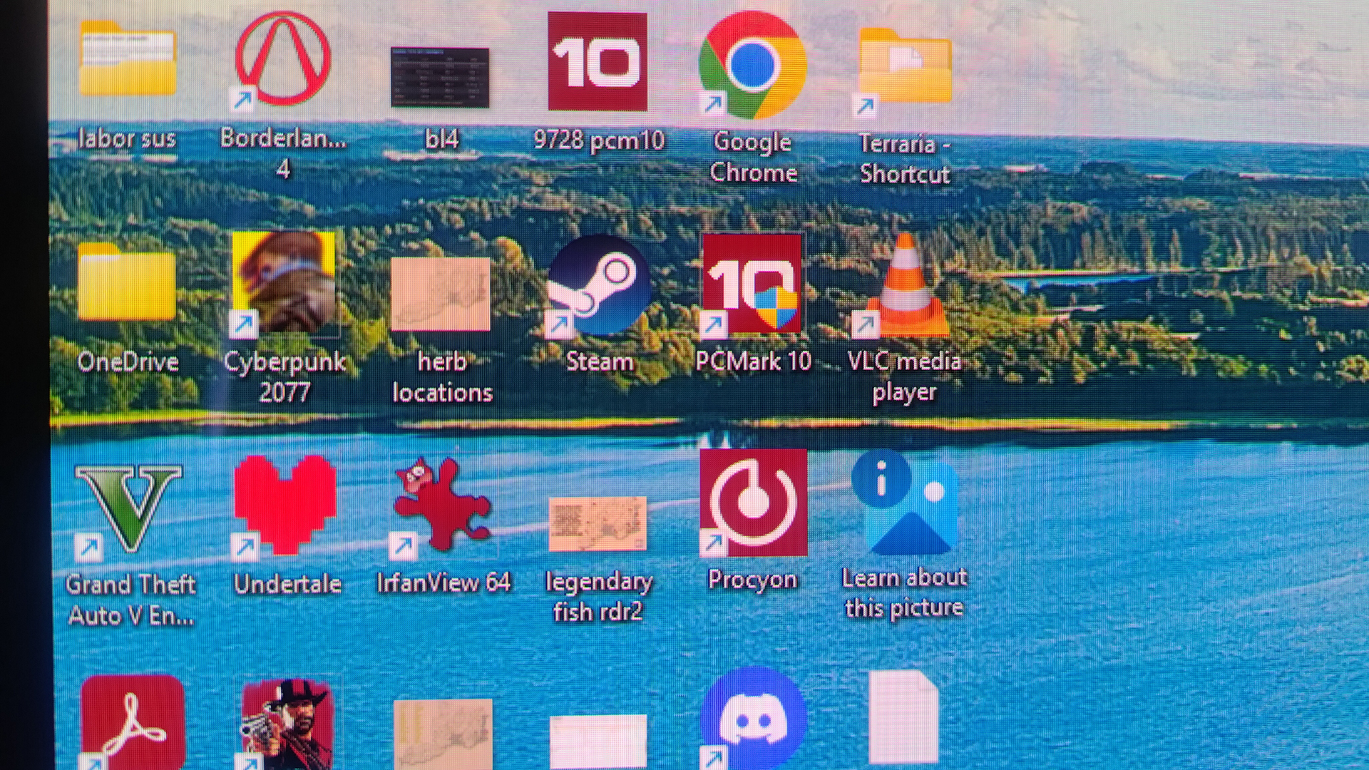 Close up of the pixels on a Gigabyte GO27Q24A