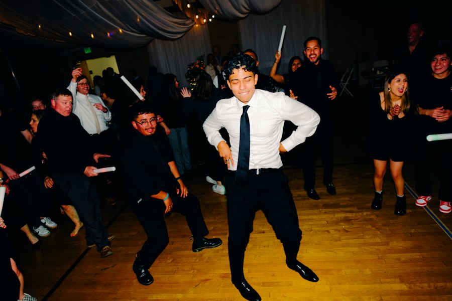 Photo dancing host