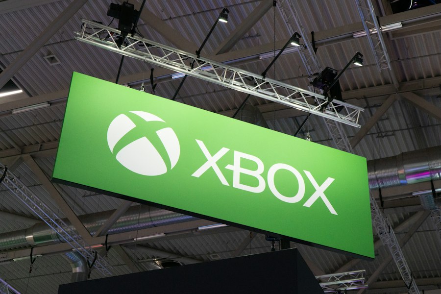 pure xbox console design